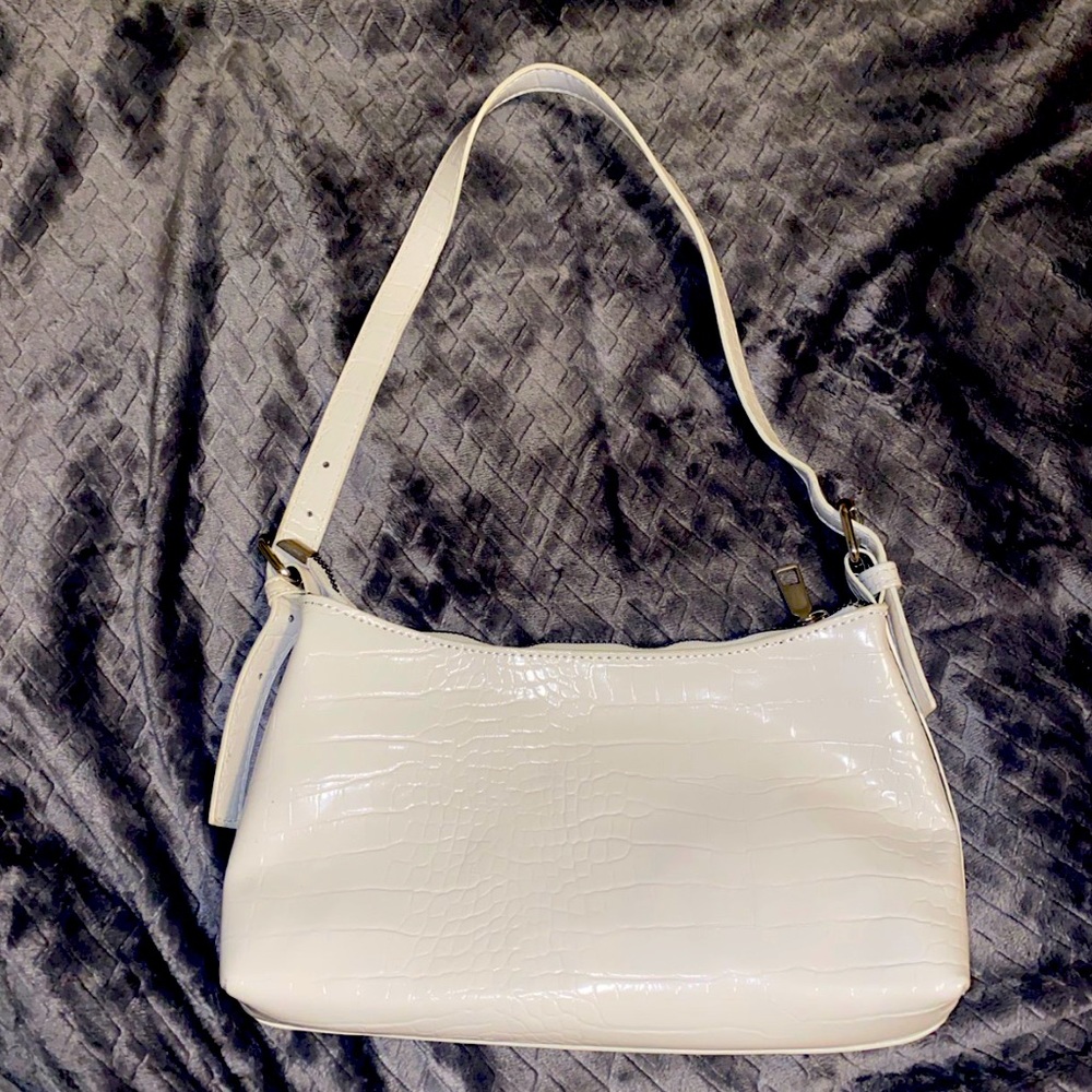 Medium sized handbag